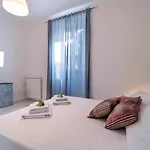 Savonarola Comfy Garden Flat