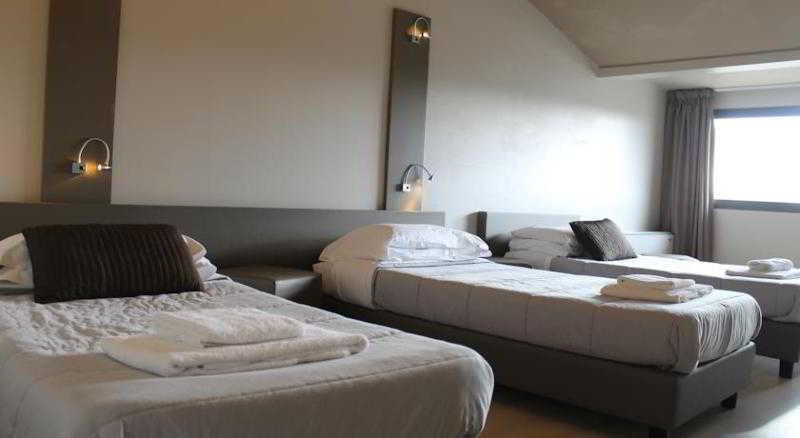 Plus Hostel *