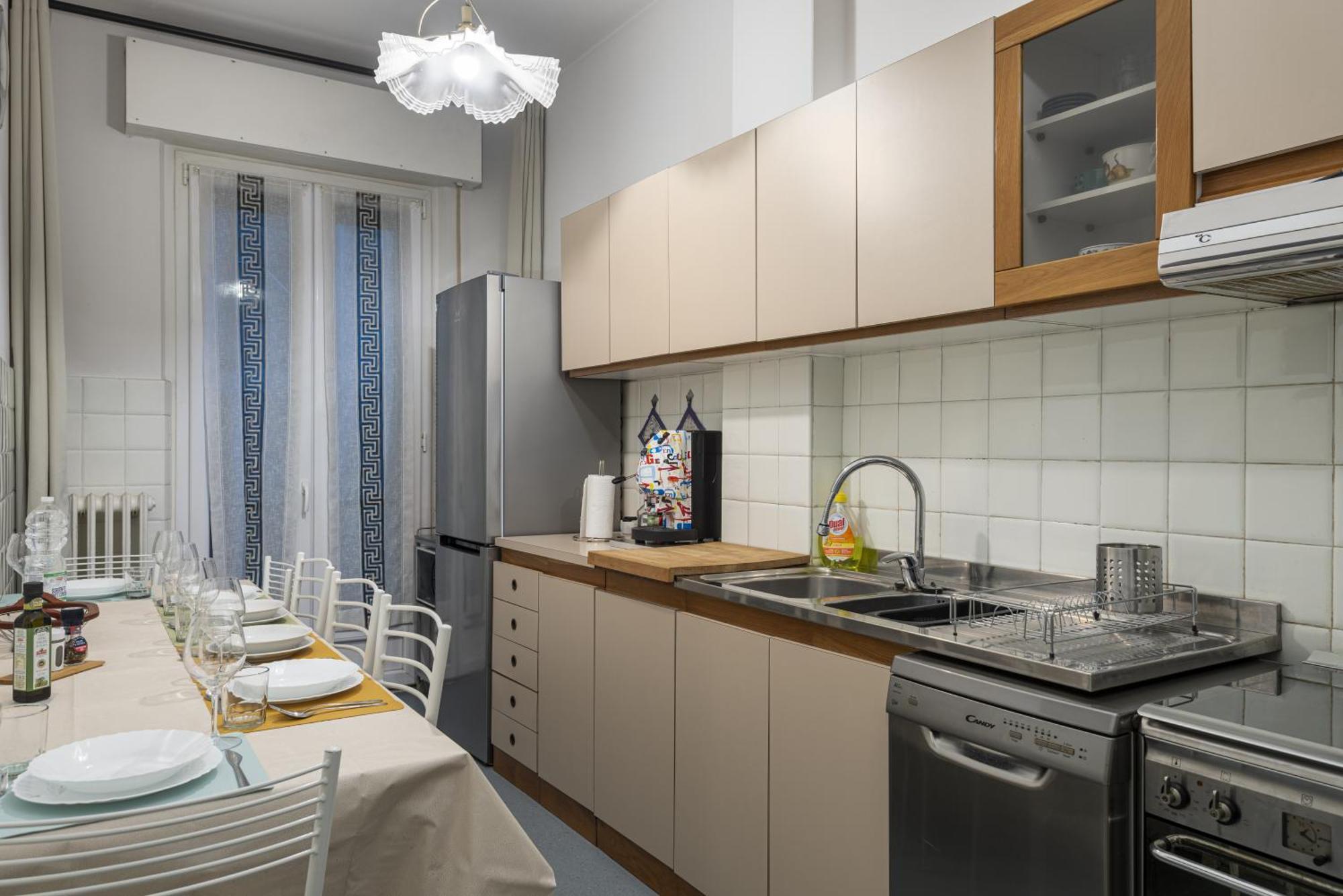 Comfortable 10 Minutes From Center Apartment