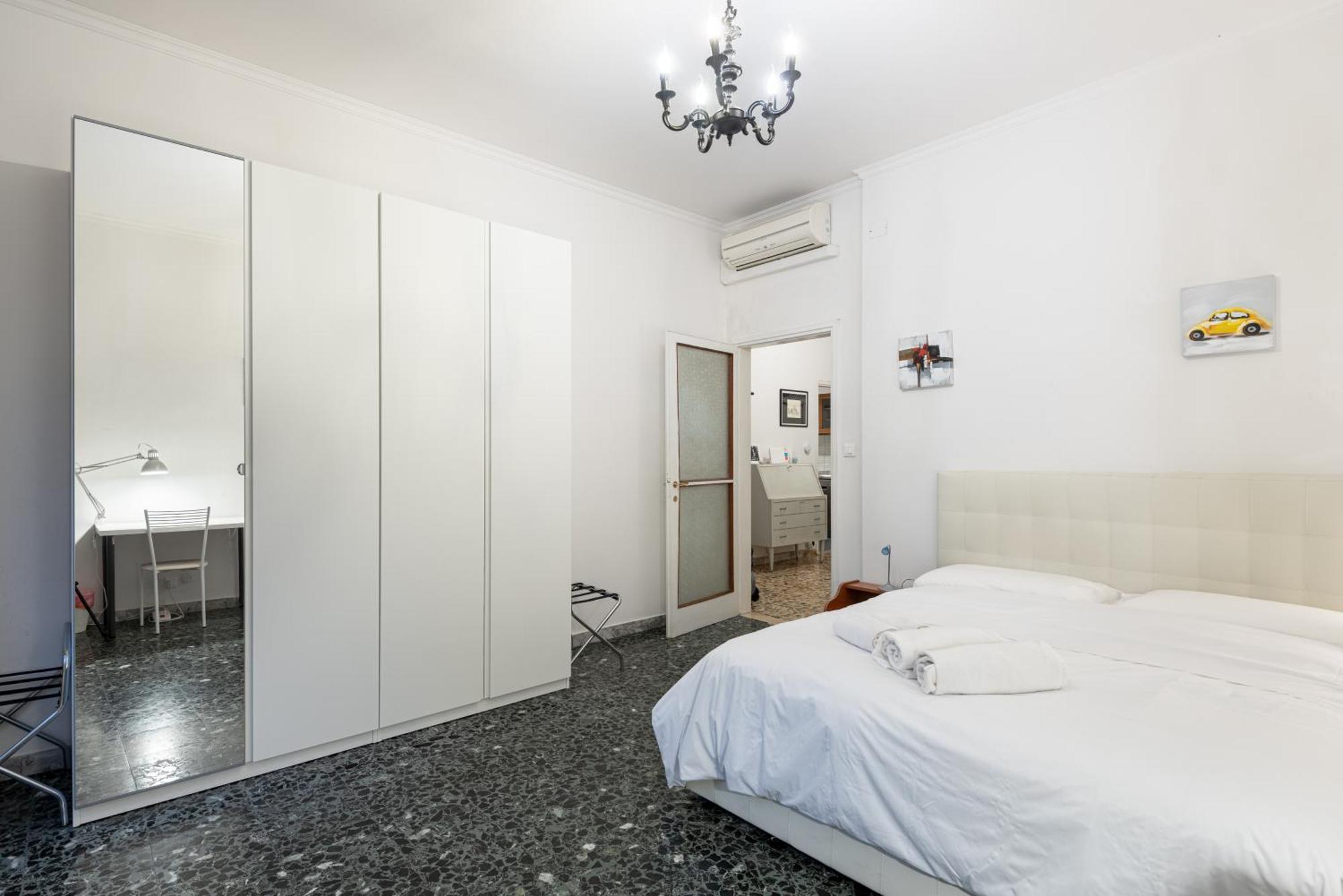 Comfortable 10 Minutes From Center Apartment *