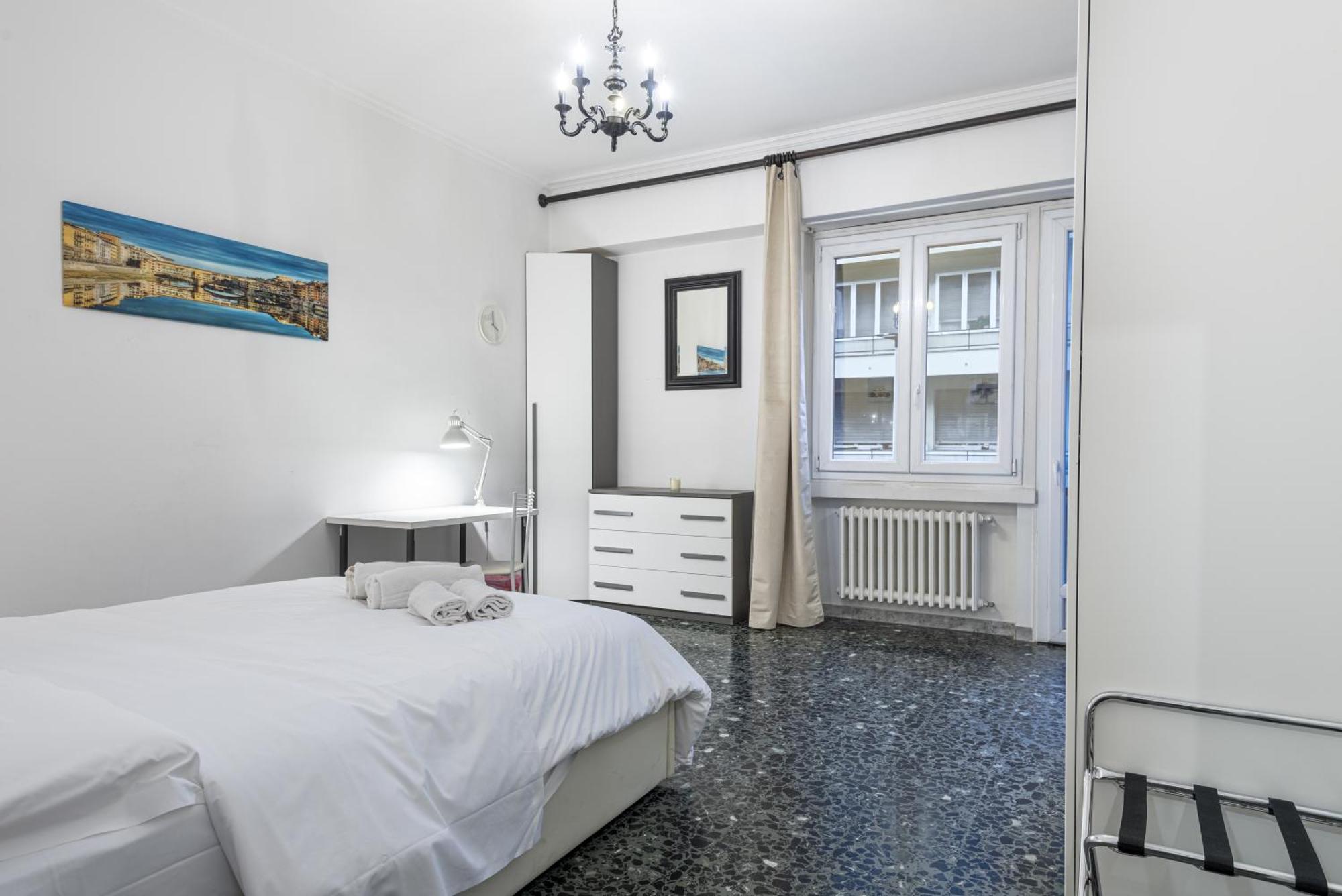 Comfortable 10 Minutes From Center Apartment *