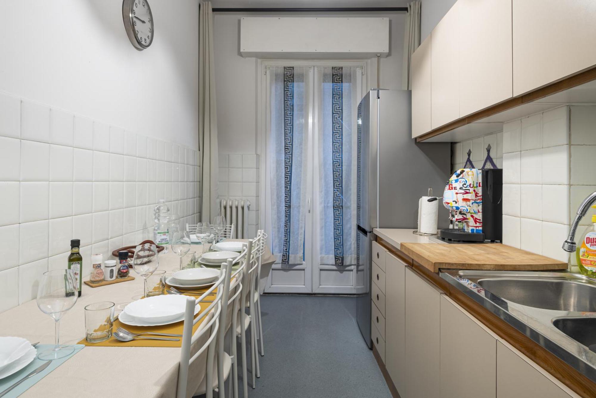 Comfortable 10 Minutes From Center Apartment *