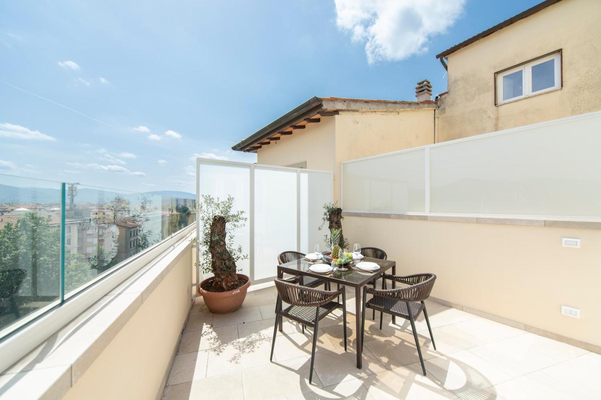 Appartamento Penthouse With Terrace Over
