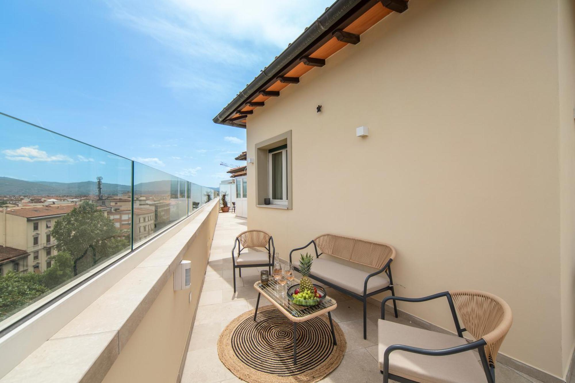 Penthouse With Terrace Over Appartamento Firenze