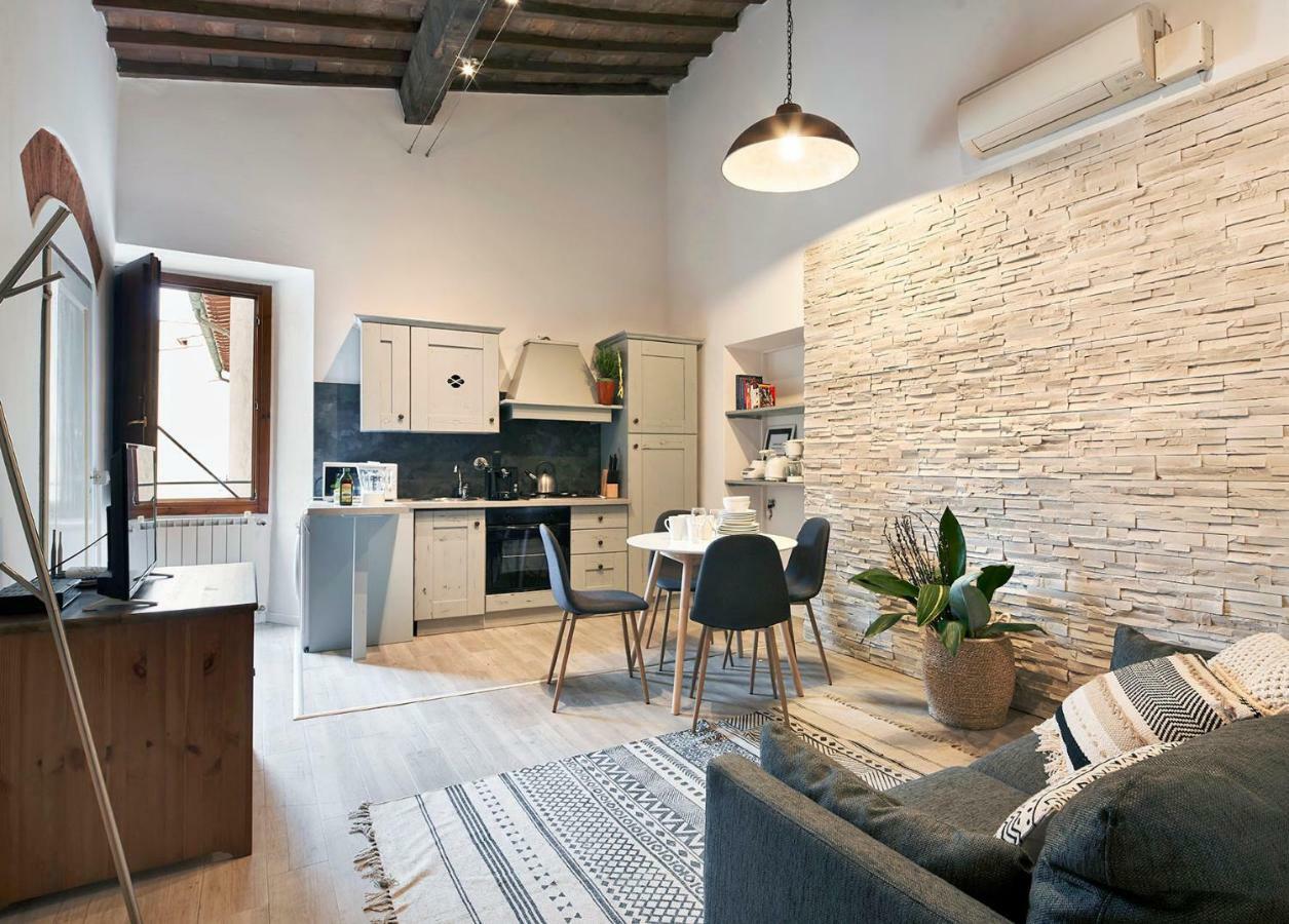 Great Apts Few Steps To The Duomo Apartment