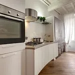 Rosa Apartment By Mamo Florence