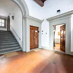 Ground Floor With Patio-Ghibellina 65