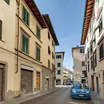 Alice & Ellen Apartments By Mamo Florence