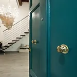 Silver Novella Luxury Apartment