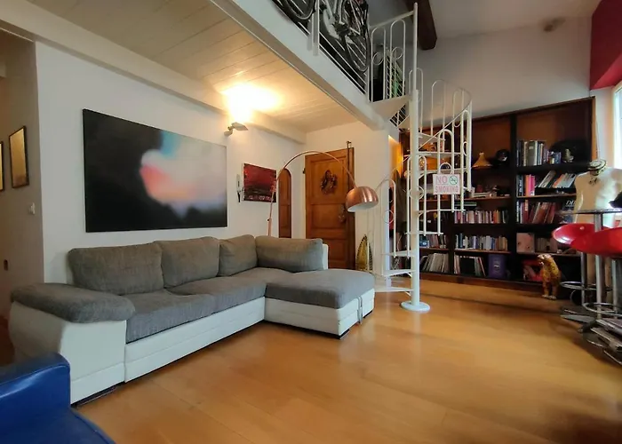 Artistic Apartment Close To Uffizi