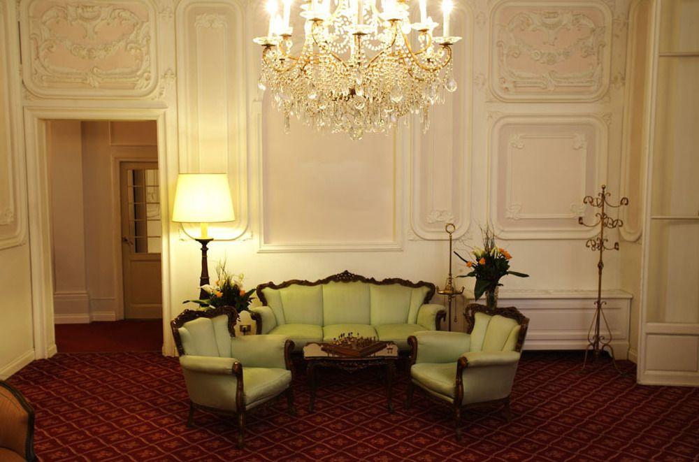 Carlotta 4*