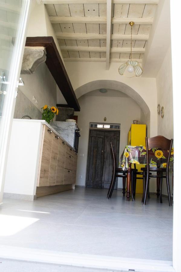 L'oziorinco Apartment *