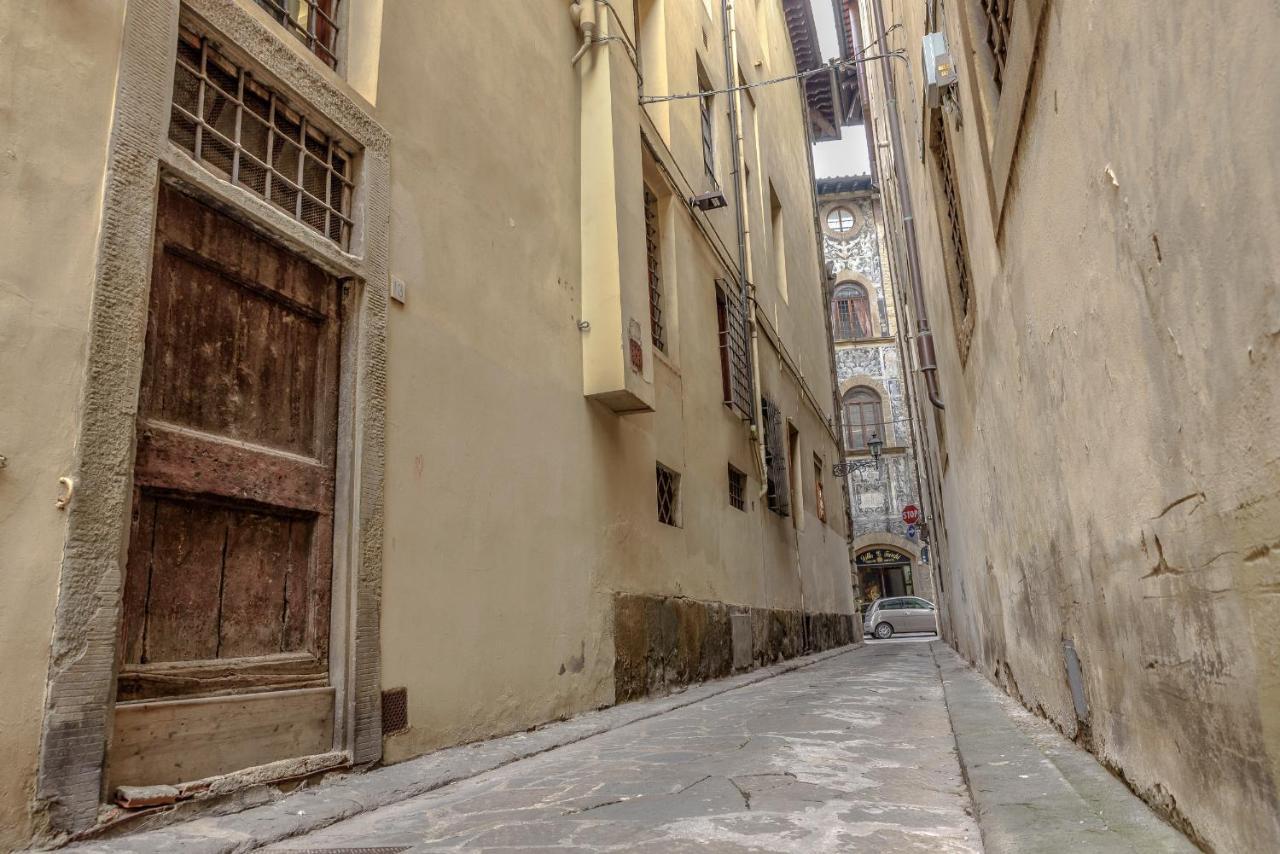Monnalisa Tra Pitti E Ponte Vecchio