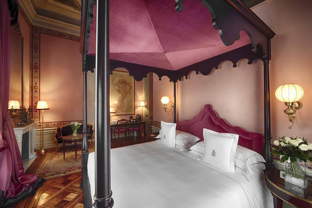 Cora Hotel