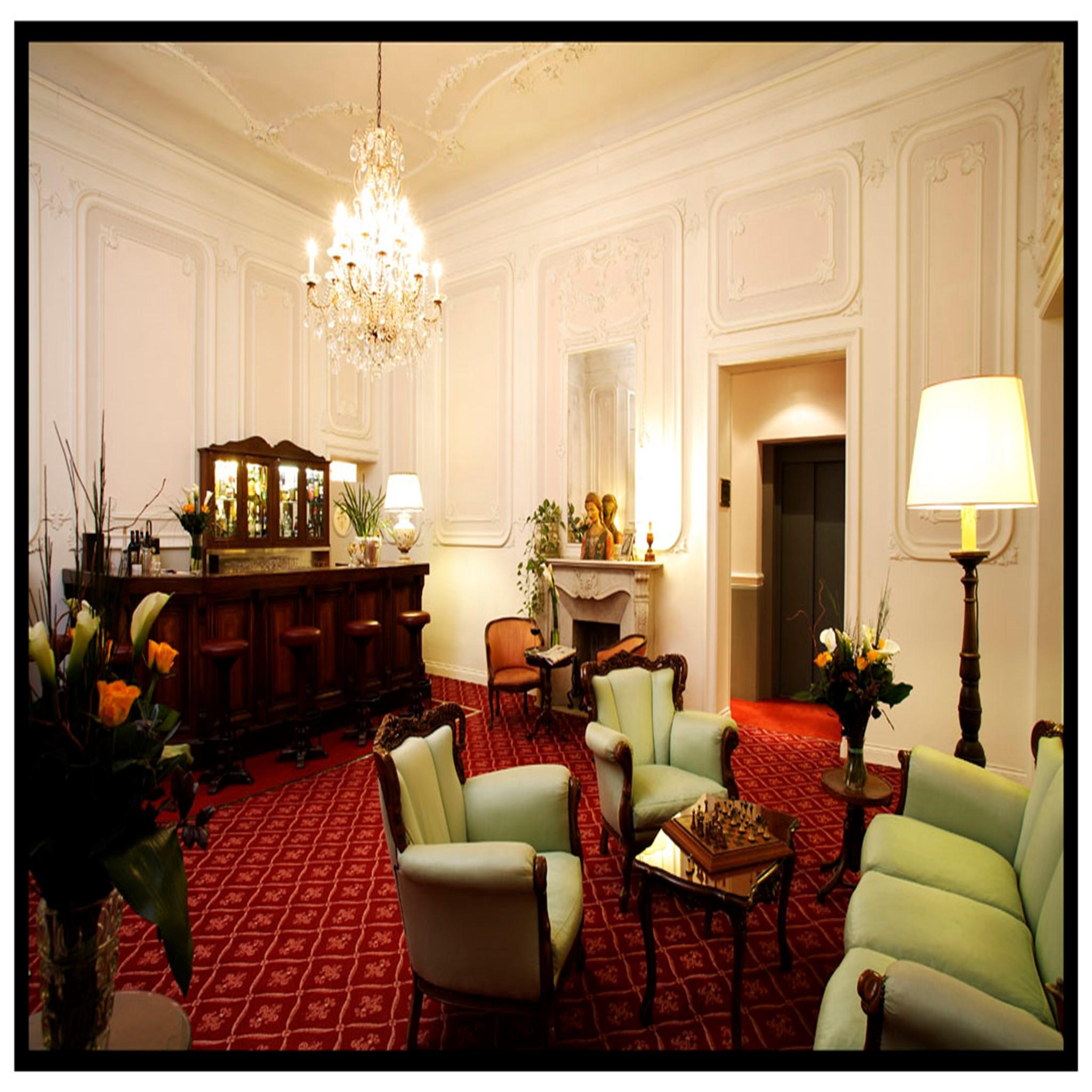 Carlotta Hotel