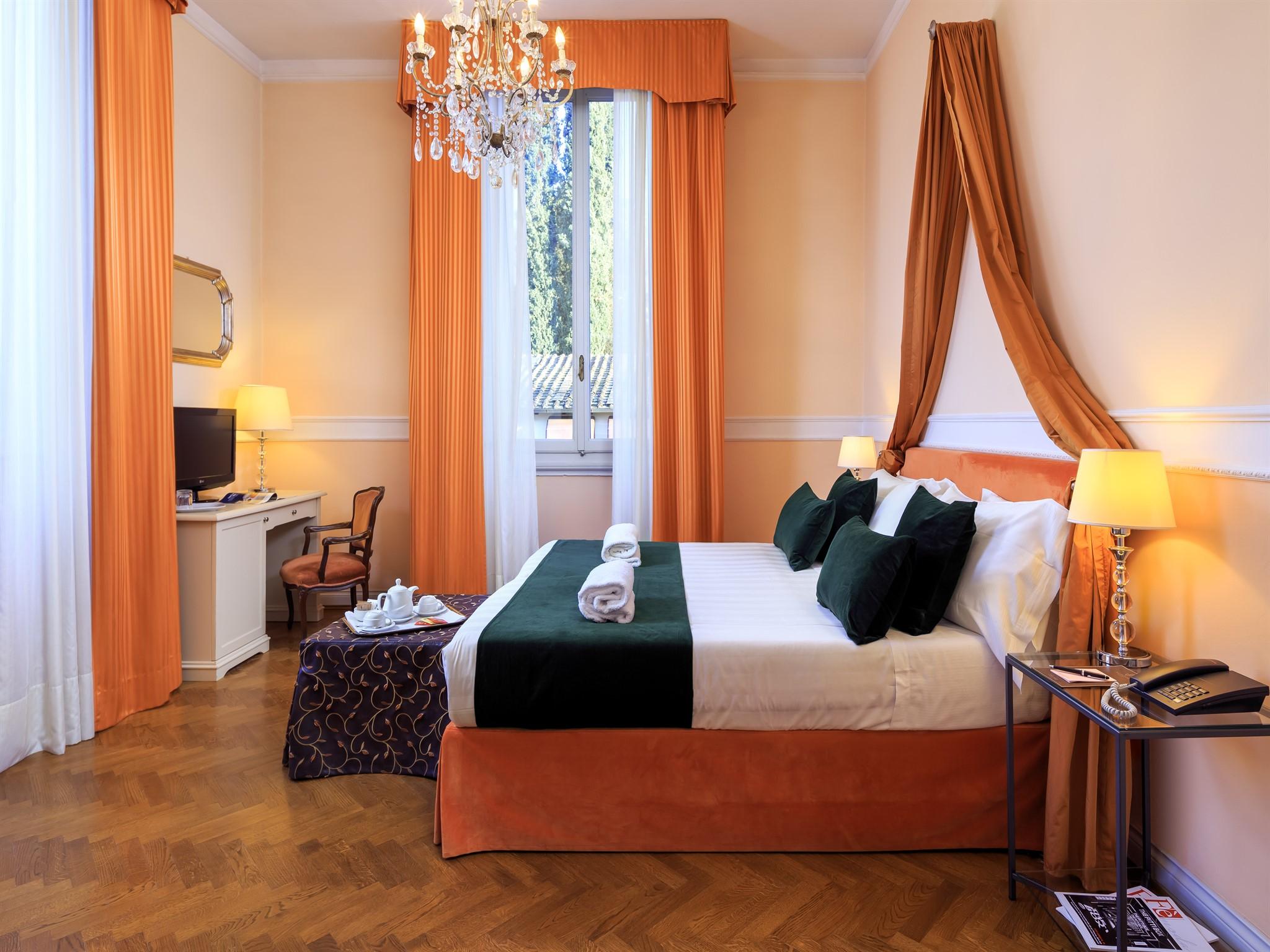 Carlotta Hotel