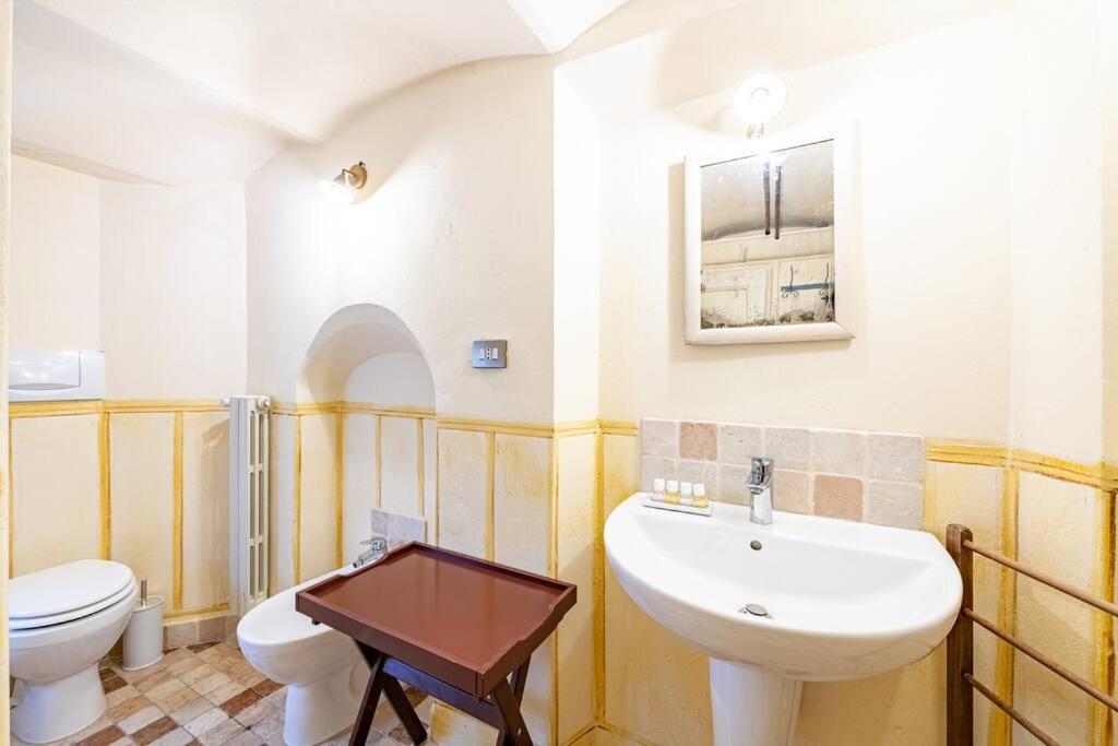Central And Cosy Pied-a-terre W/ Free Parking Apartment