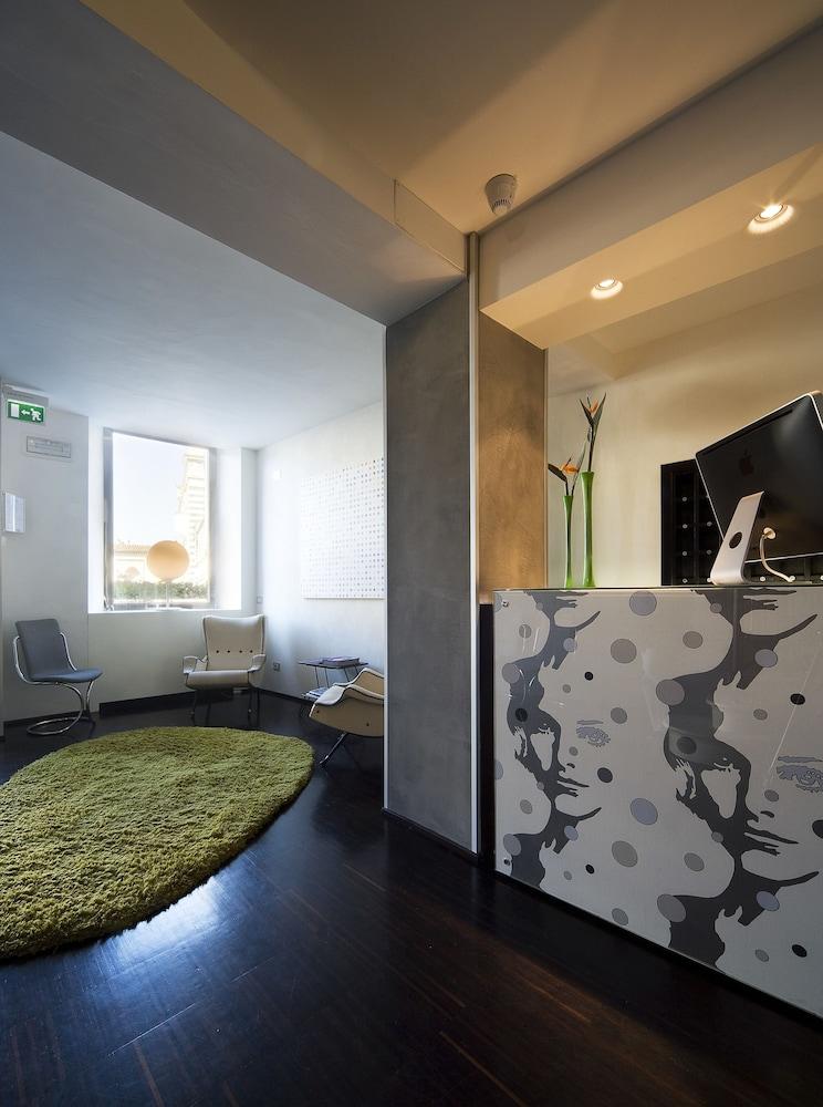 Universo - Wtb Hotel 3*