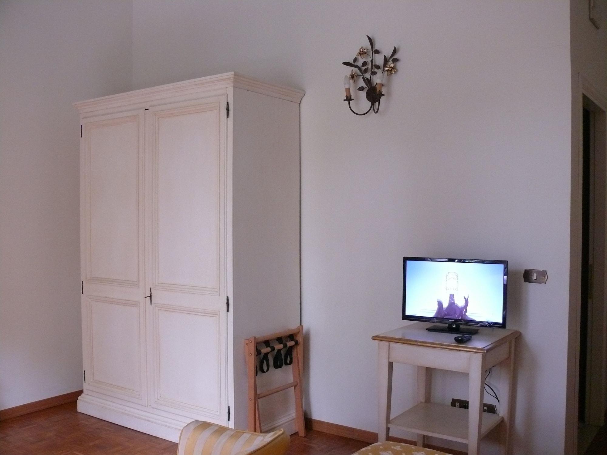 Michelangiolo Aparthotel 3*