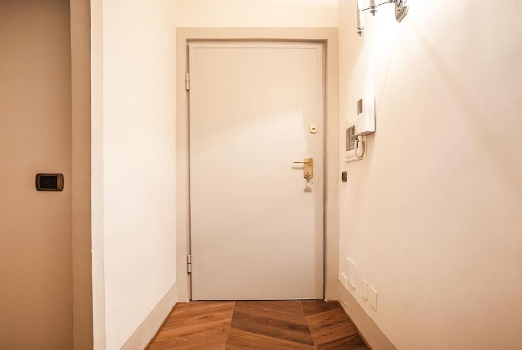 Signoria Deluxe Studio-2 People In Signoria Square Apartment