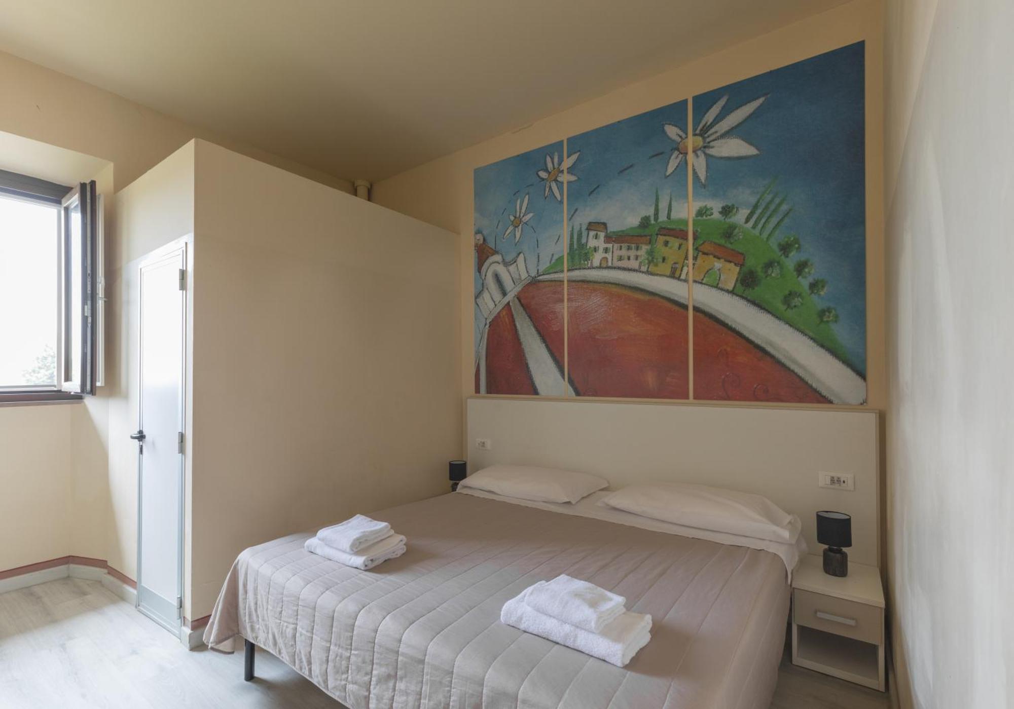 Hostel & 7 *