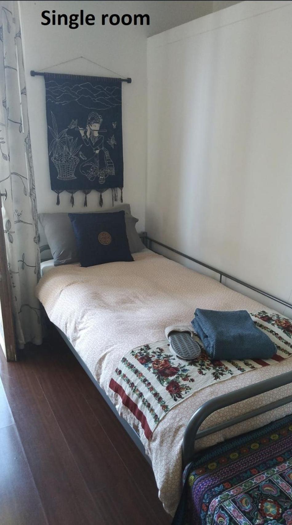 Locchi Guest house *