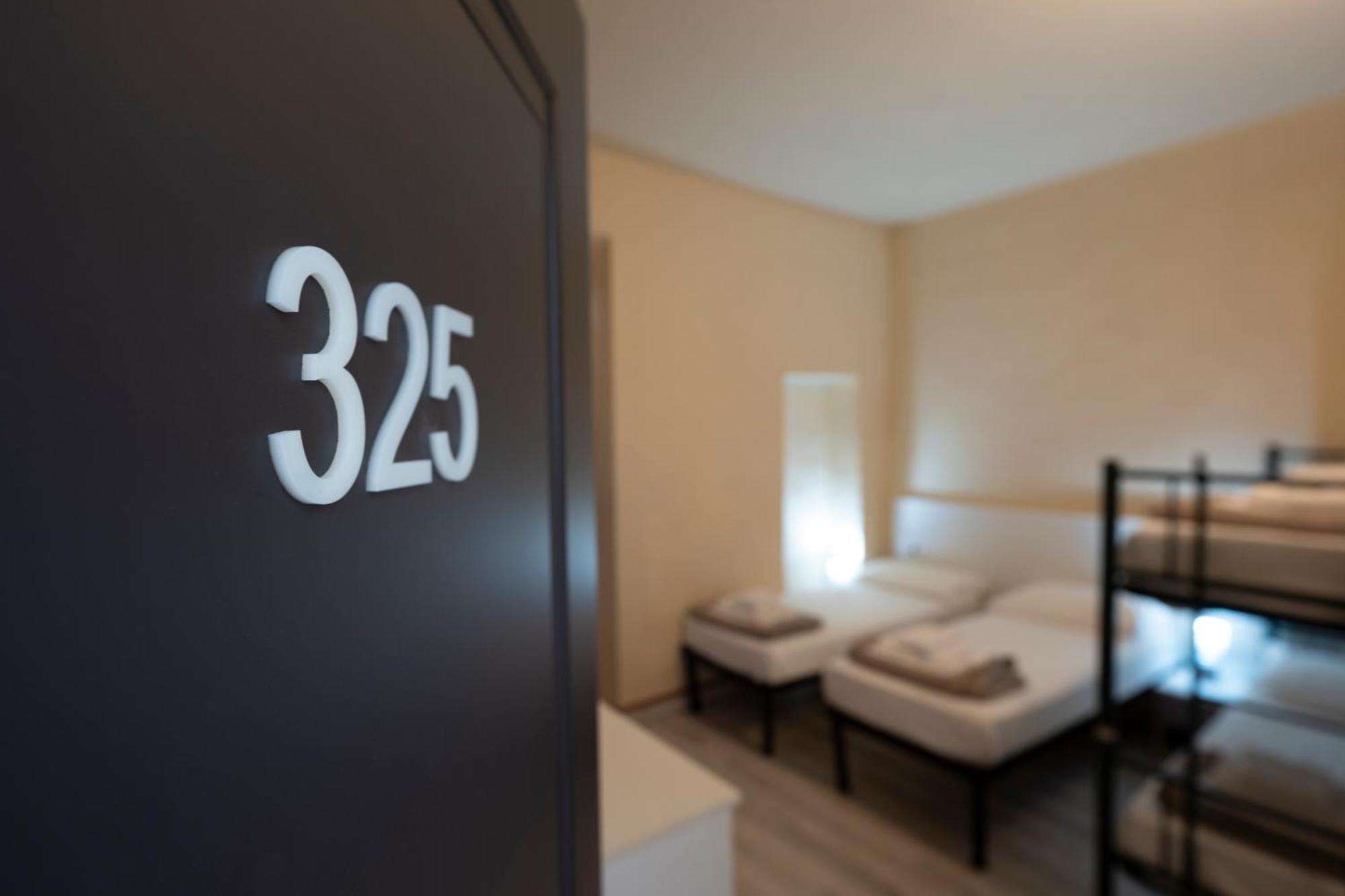Hostel & 7 *