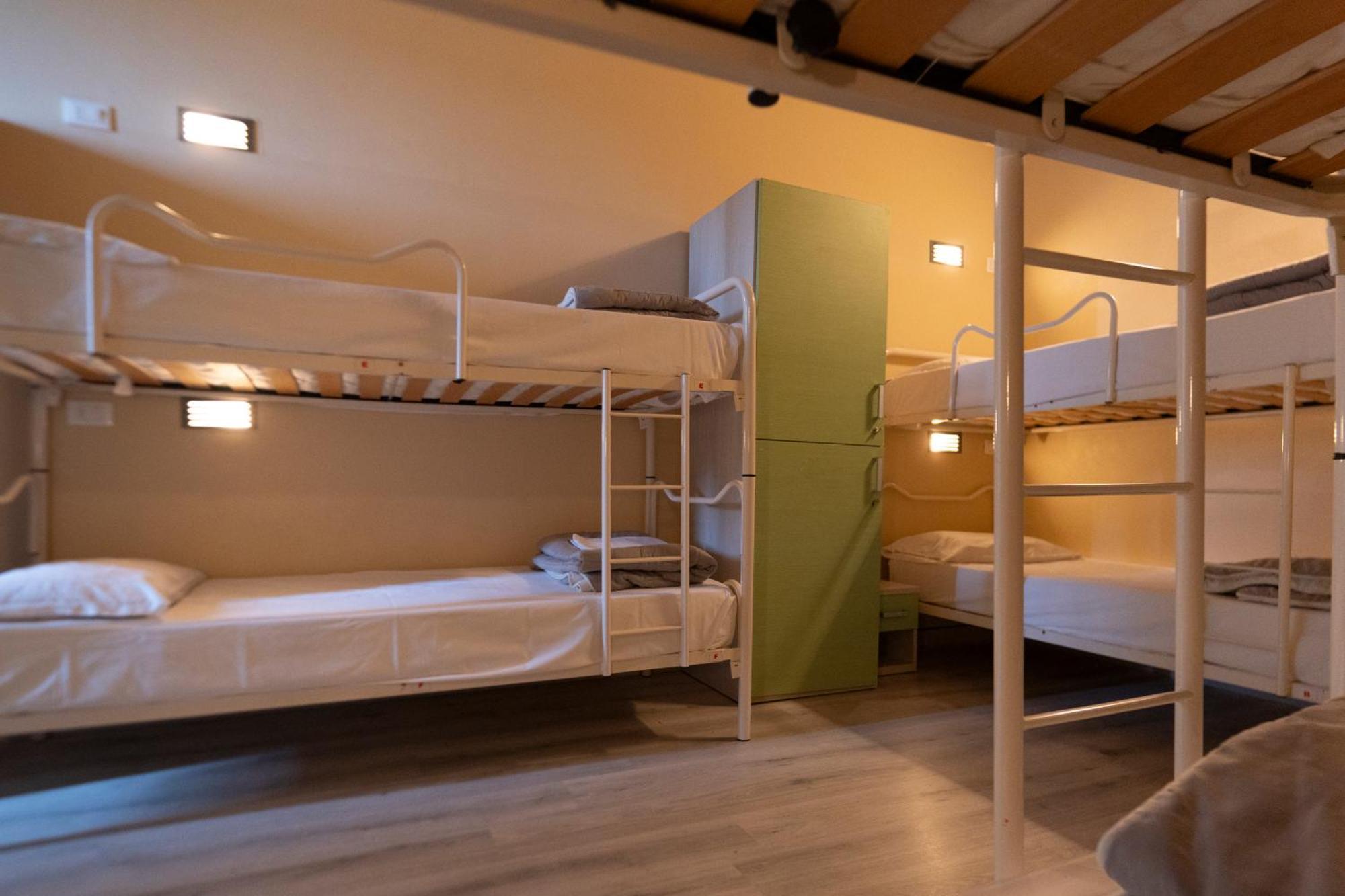 Hostel & 7