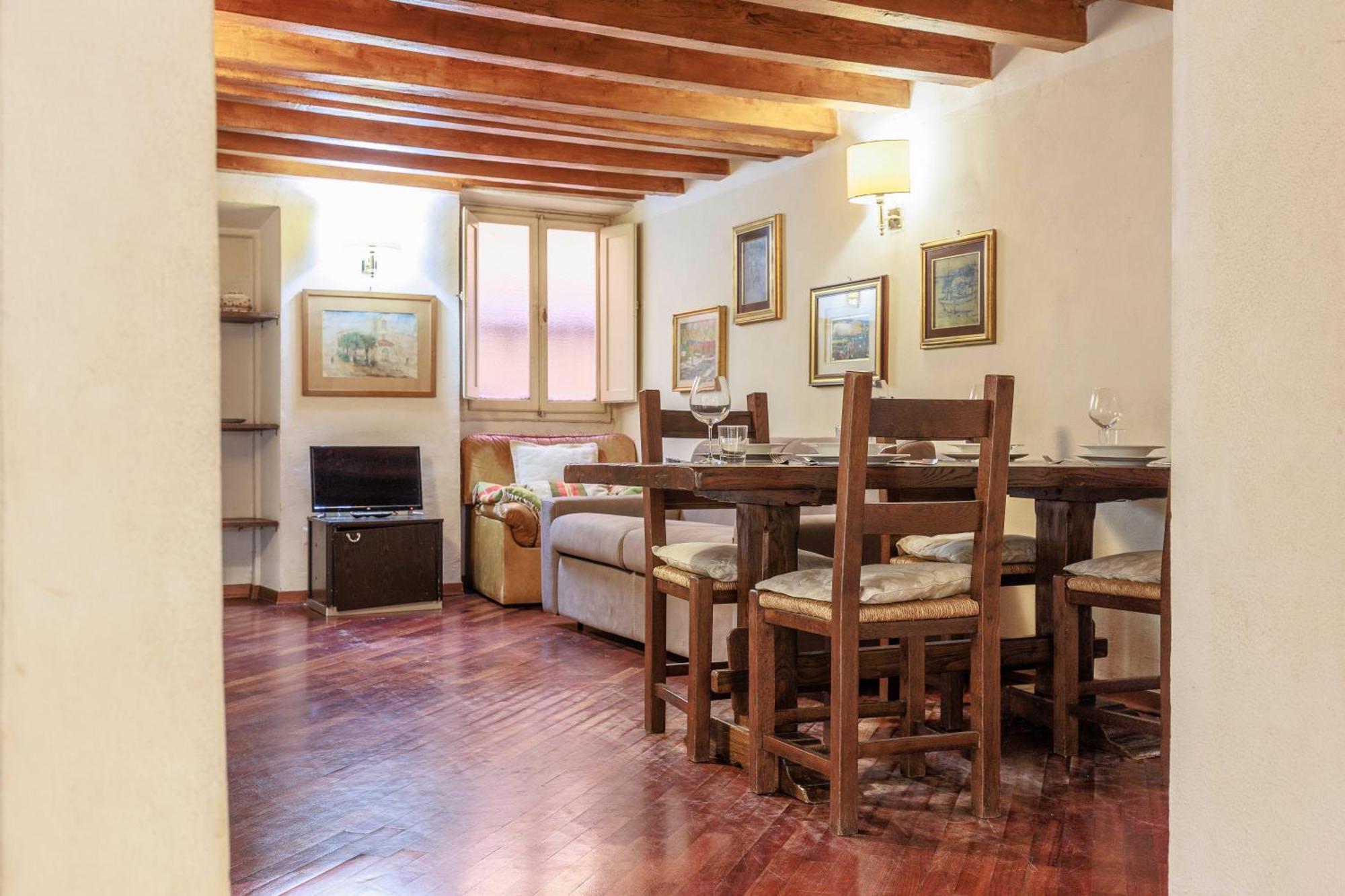 Romantic Santa Croce Apartment