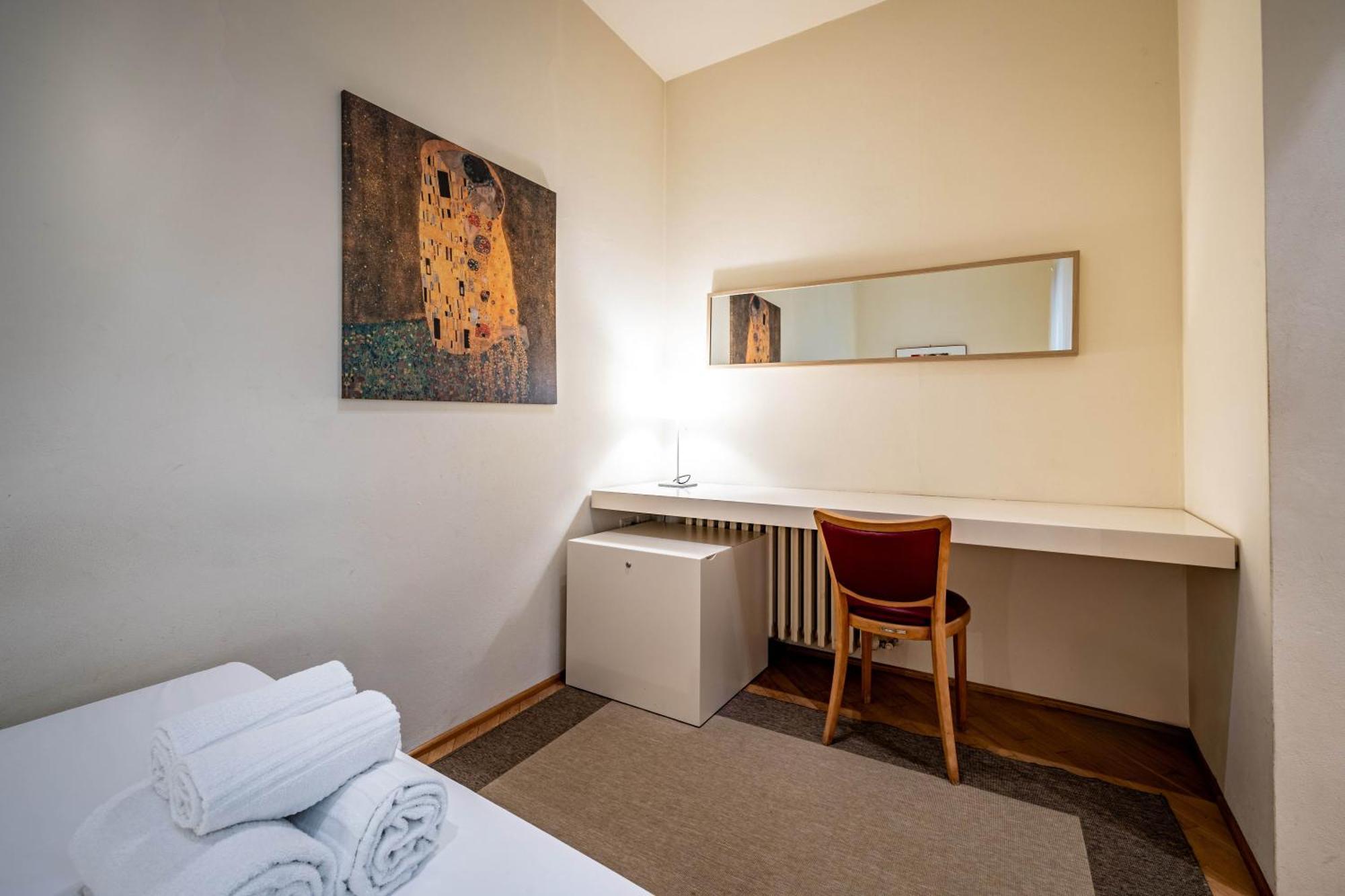 Yd Servi Apartment *
