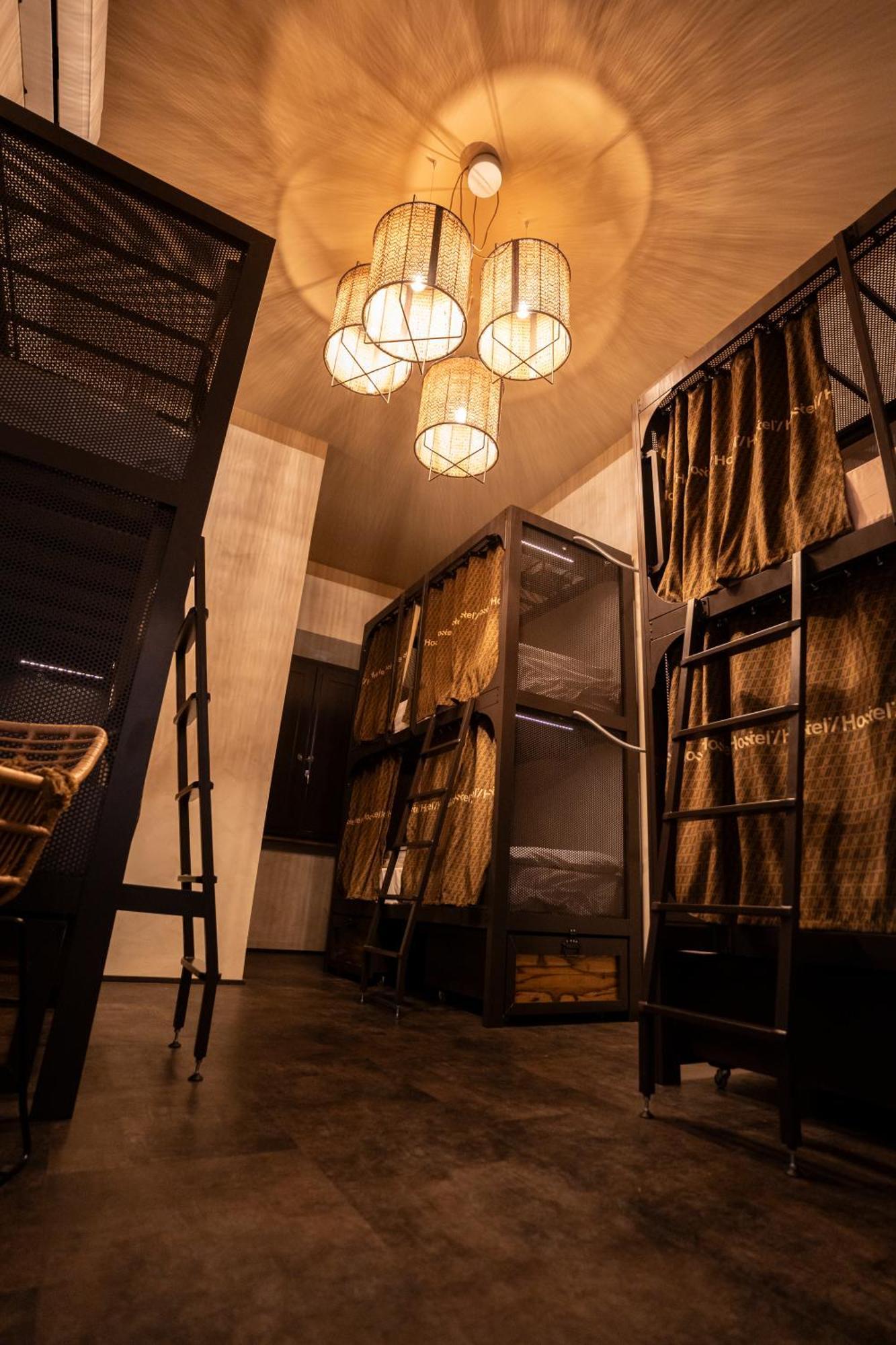 & 7 Hostel *