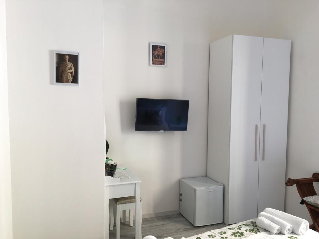 La Tana Dei Leoni Affittacamere Firenze