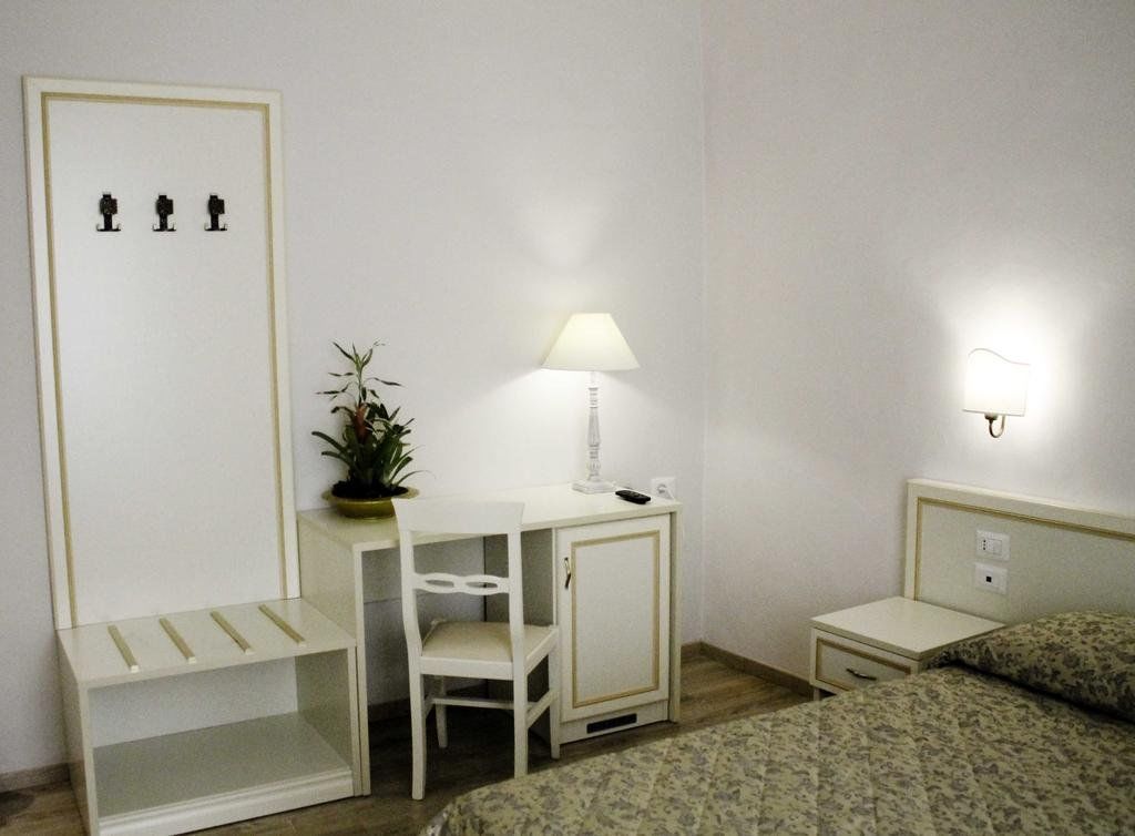 Hotel Azzi 3*