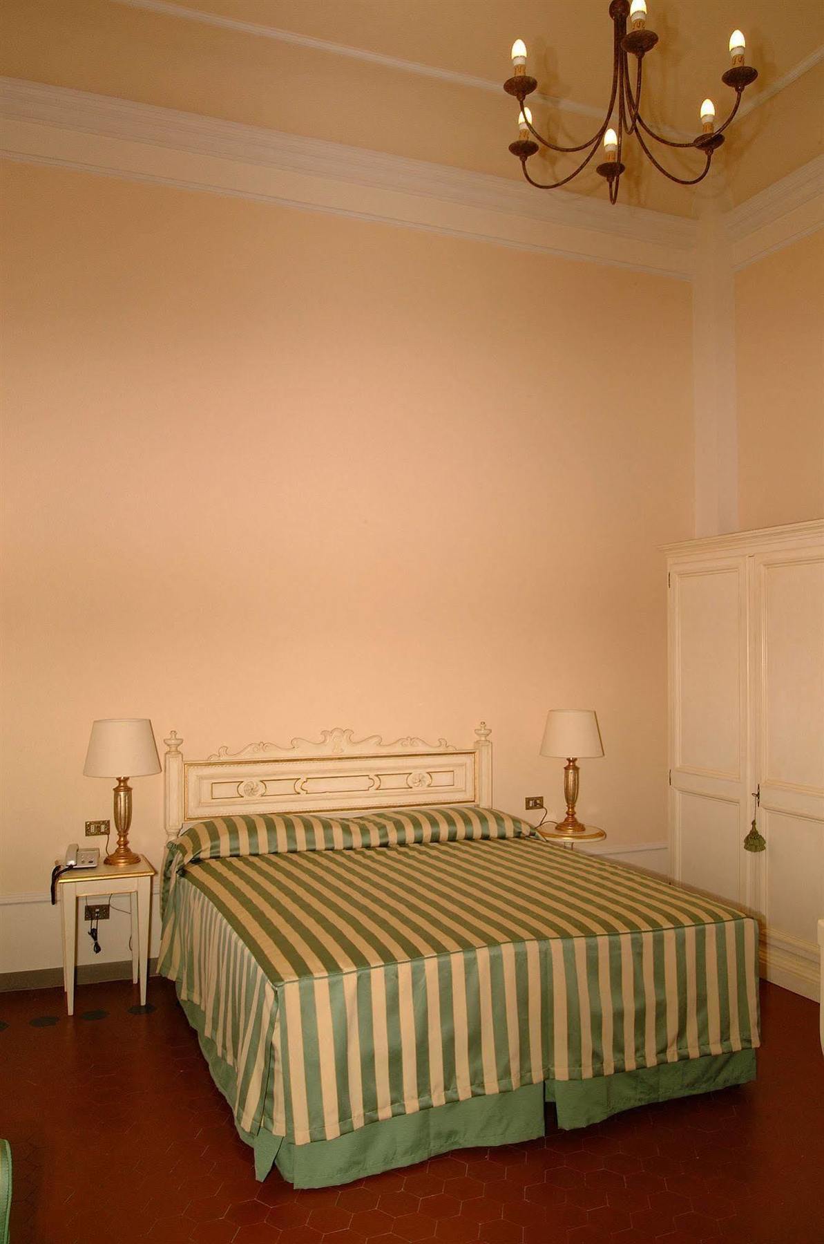 Michelangiolo Aparthotel 3*