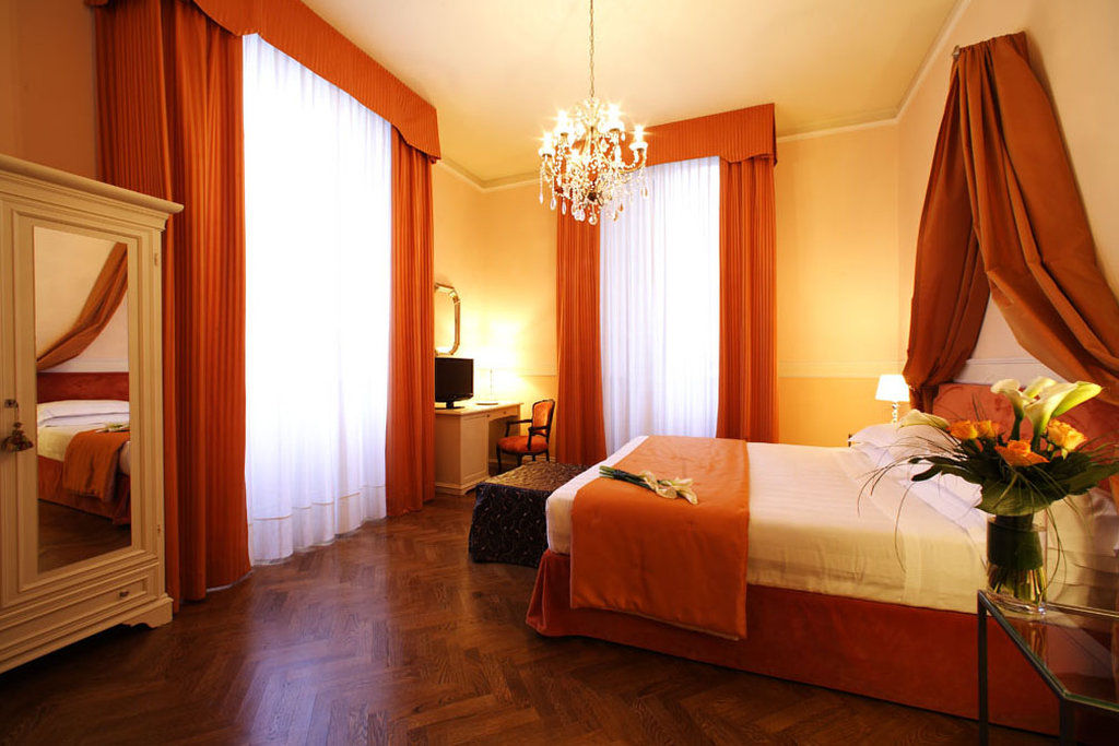Carlotta 4*
