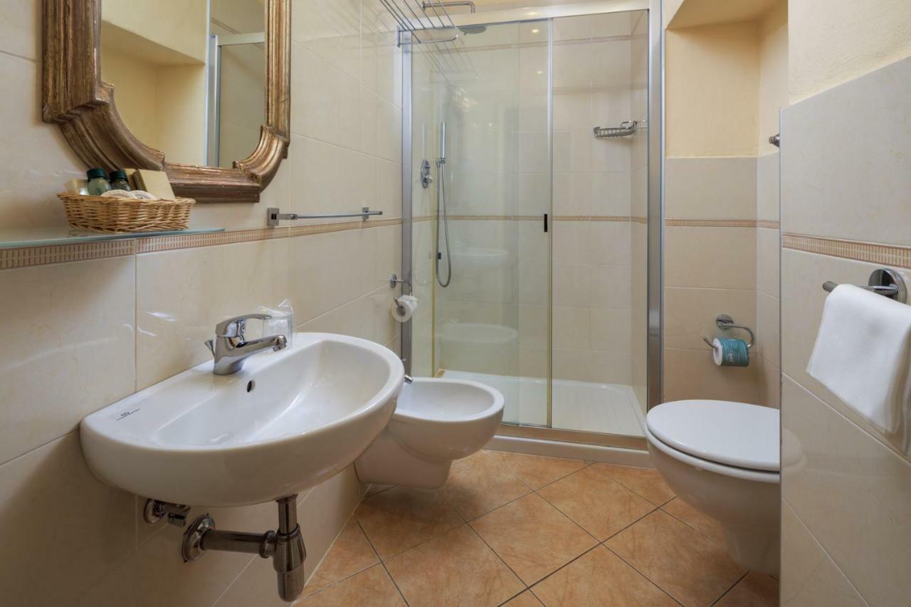 Carlotta Hotel