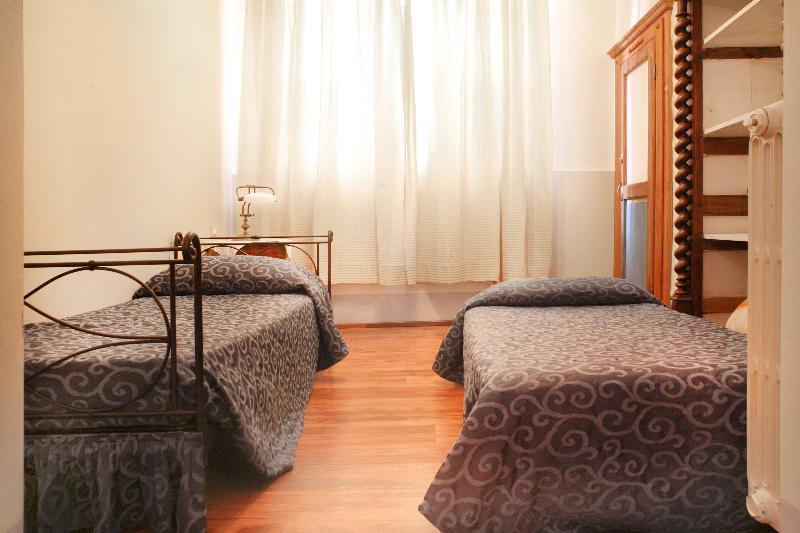 Azzi Hotel