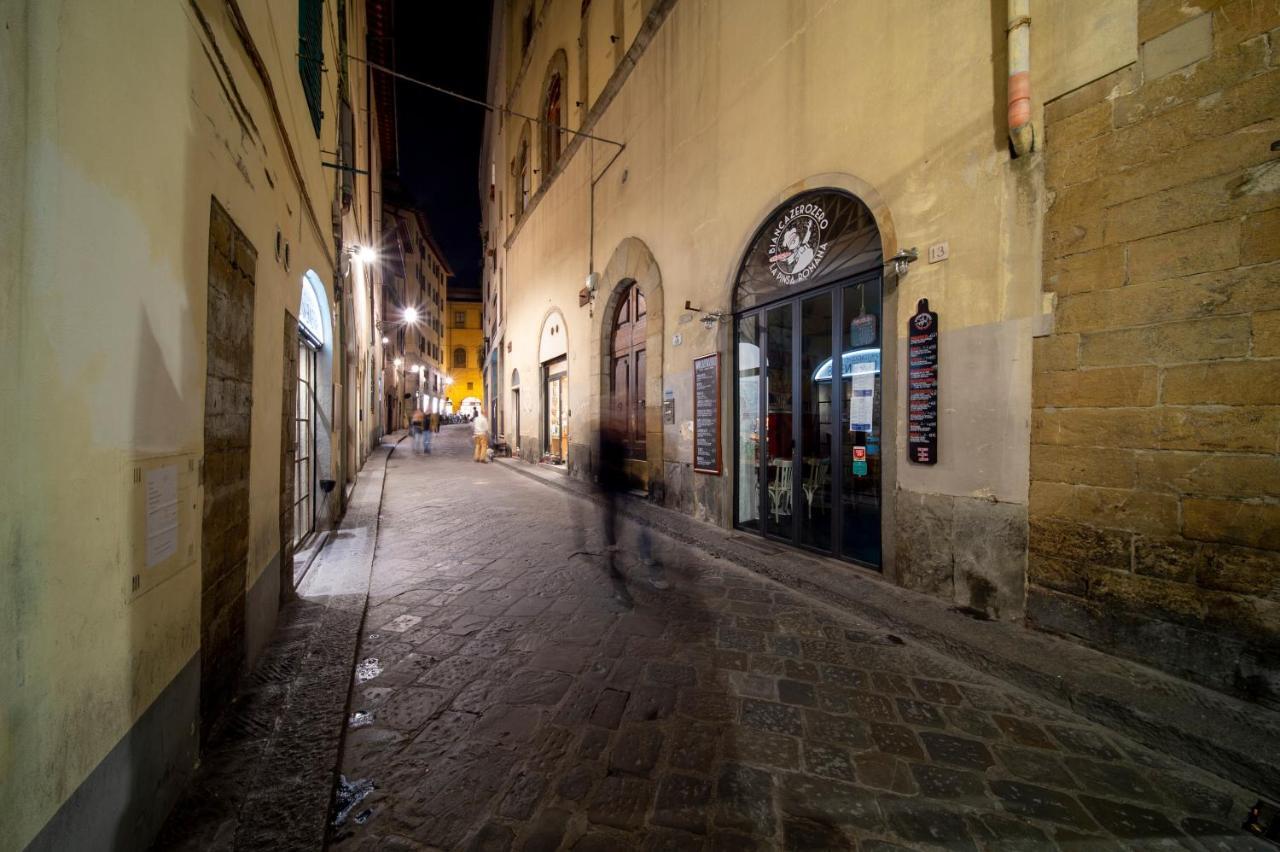 Wonderful Romantic Studio Ponte Vecchio Area Apartment