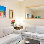 Pergola Theater Apartment