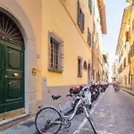 Oltrarno Apartment