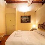 Oltrarno Apartment