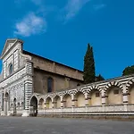 Via Avelli, 4 - Florence Charming Apartments - Delightful And Bright 3Rd-Floor Apartment Without Elevator, Overlooking One Of Florence\'S Most Beautiful Squares, Exceptionally Located For Exploring The City