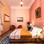 Elegant And Historic 3-Bedroom In City Center -By Likehomeflorence
