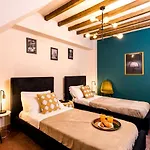 Elegant And Historic 3-Bedroom In City Center -By Likehomeflorence