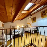 Cozy 4Th And Top Floor Apartment
