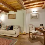 Diciotto Apartment By Mamo Florence