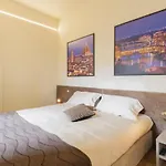 Lizzy\'S Apartment