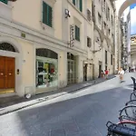 LULLABY suite near Palazzo Vecchio&Piazza Signoria-hosted by Sweetstay