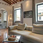 Beatrice Apartment By Mamo Florence