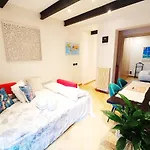 Nadia\'S Lovely Home - With Private Garden And Jacuzzi